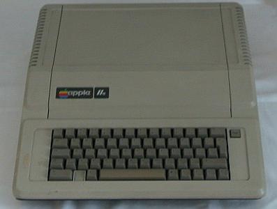 [Really bad picture of the Apple IIe]