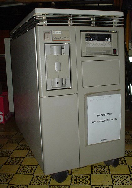 [Really bad picture of the DEC MicroVAX II]