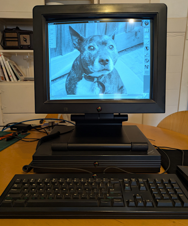 [Really bad picture of the NeXT NeXTstation Turbo]