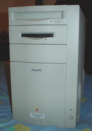 [Really bad picture of the Power Macintosh 8500/150]