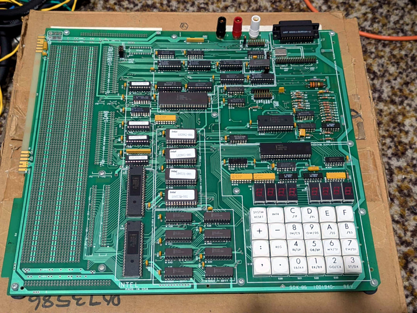 [Really bad picture of the Intel SDK-86]