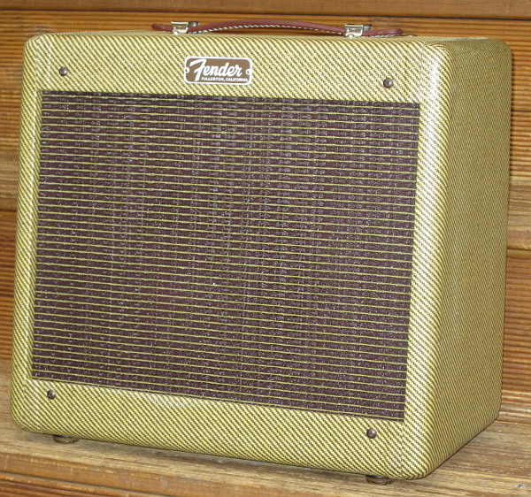 [Picture of the Mojotone 5F1 Fender Tweed Champ Guitar Amplifier]